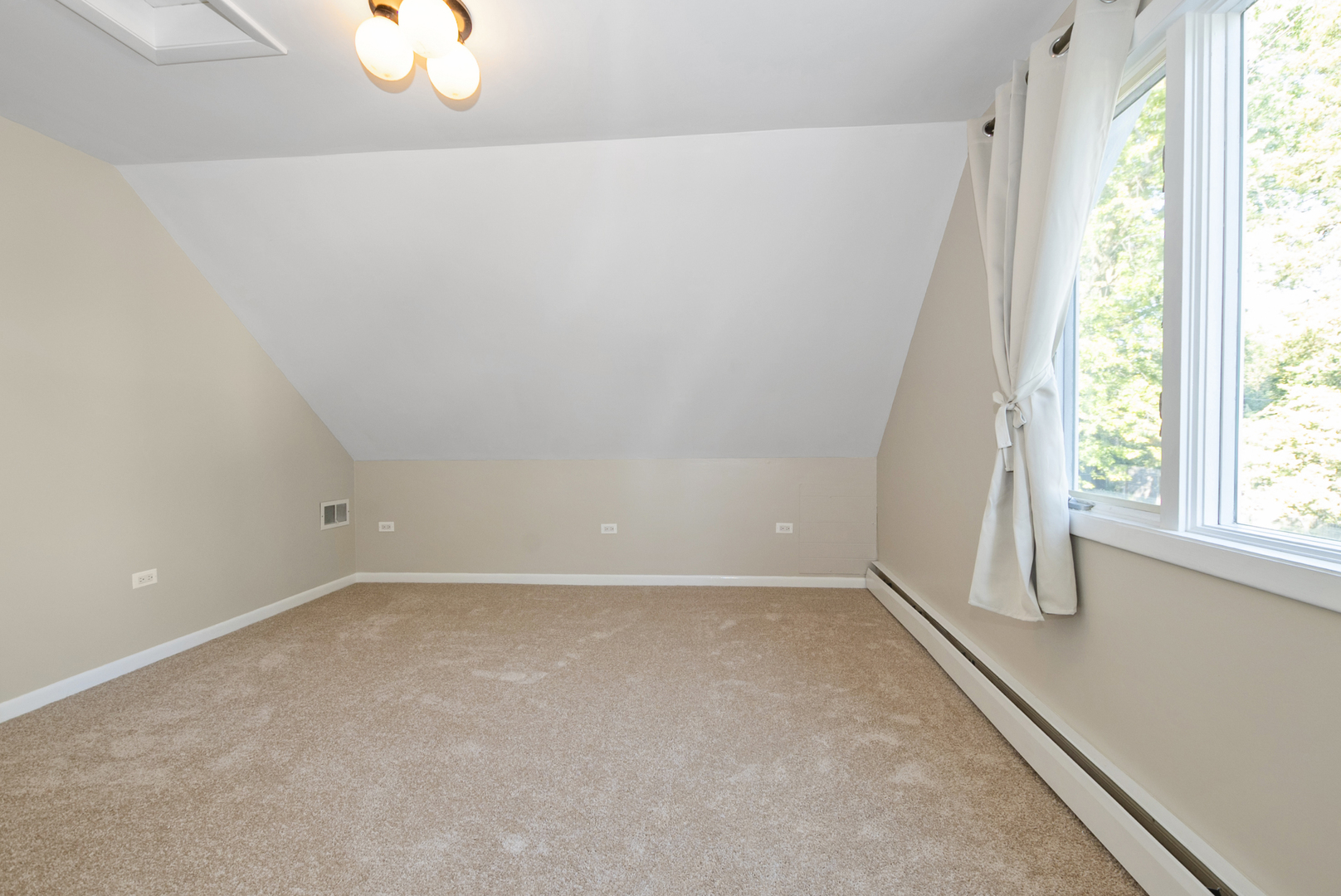 215 Dee Road, North Aurora, IL 60542