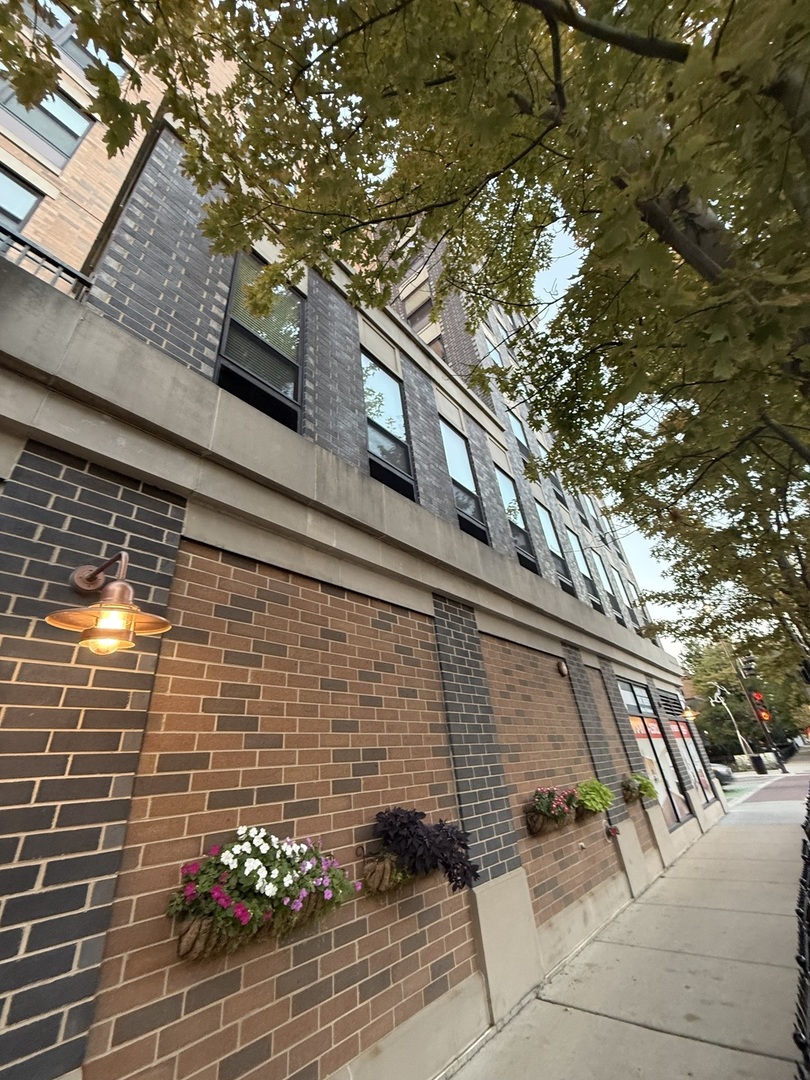 1501 W Belmont Avenue #201, Chicago, IL 60657