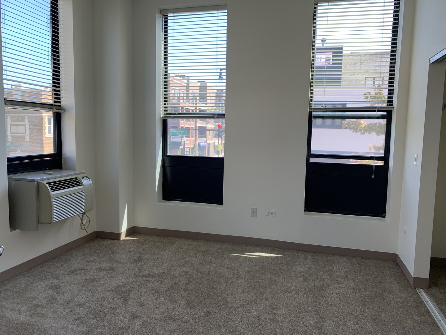 1501 W Belmont Avenue #201, Chicago, IL 60657