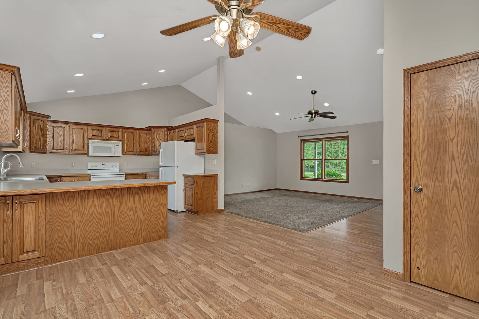 675 E Southmor Road, Morris, IL 60450