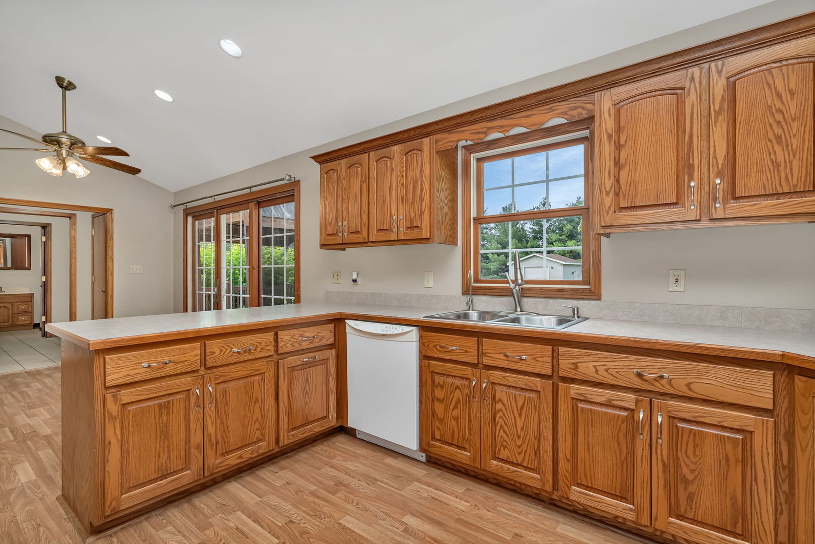 675 E Southmor Road, Morris, IL 60450