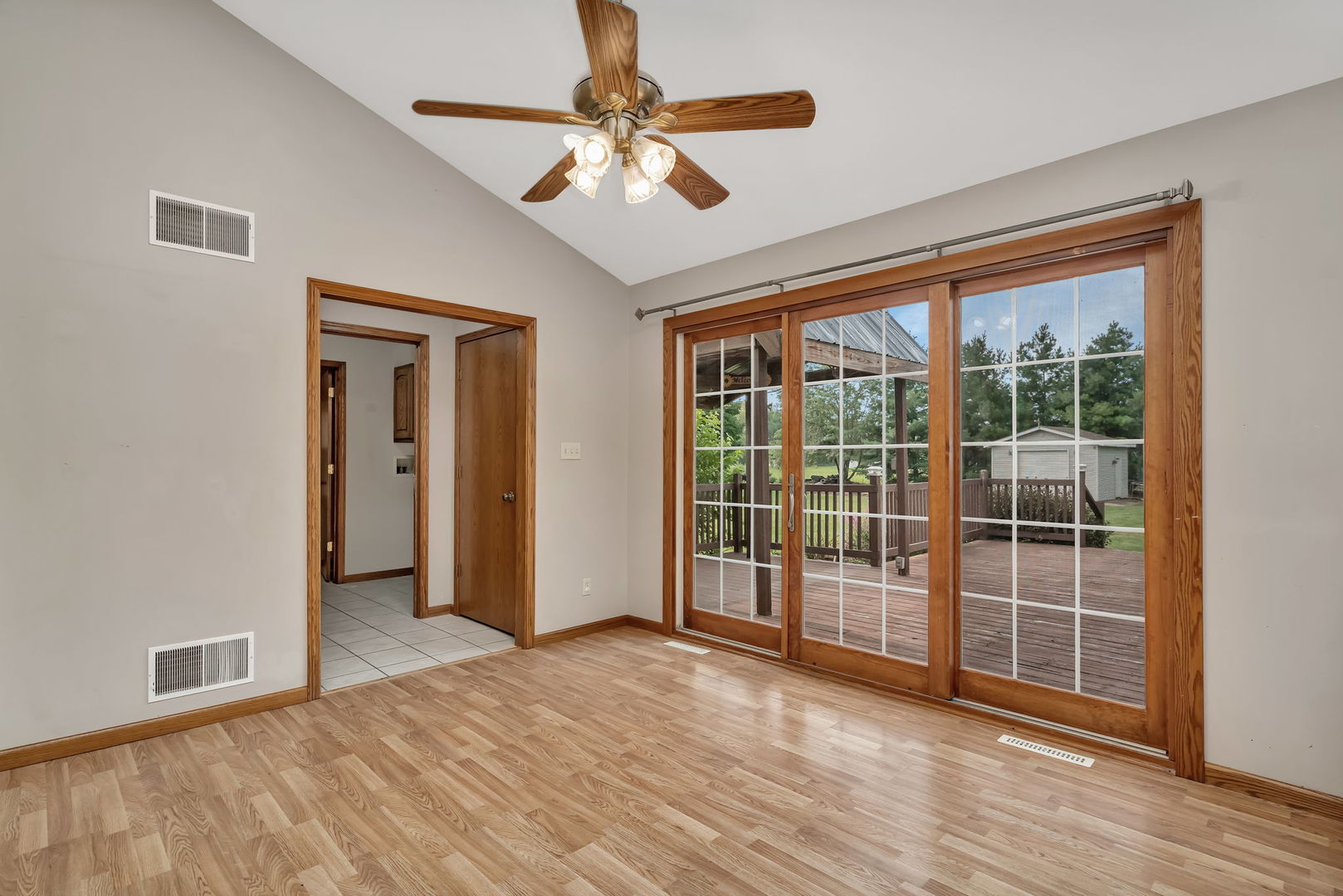 675 E Southmor Road, Morris, IL 60450