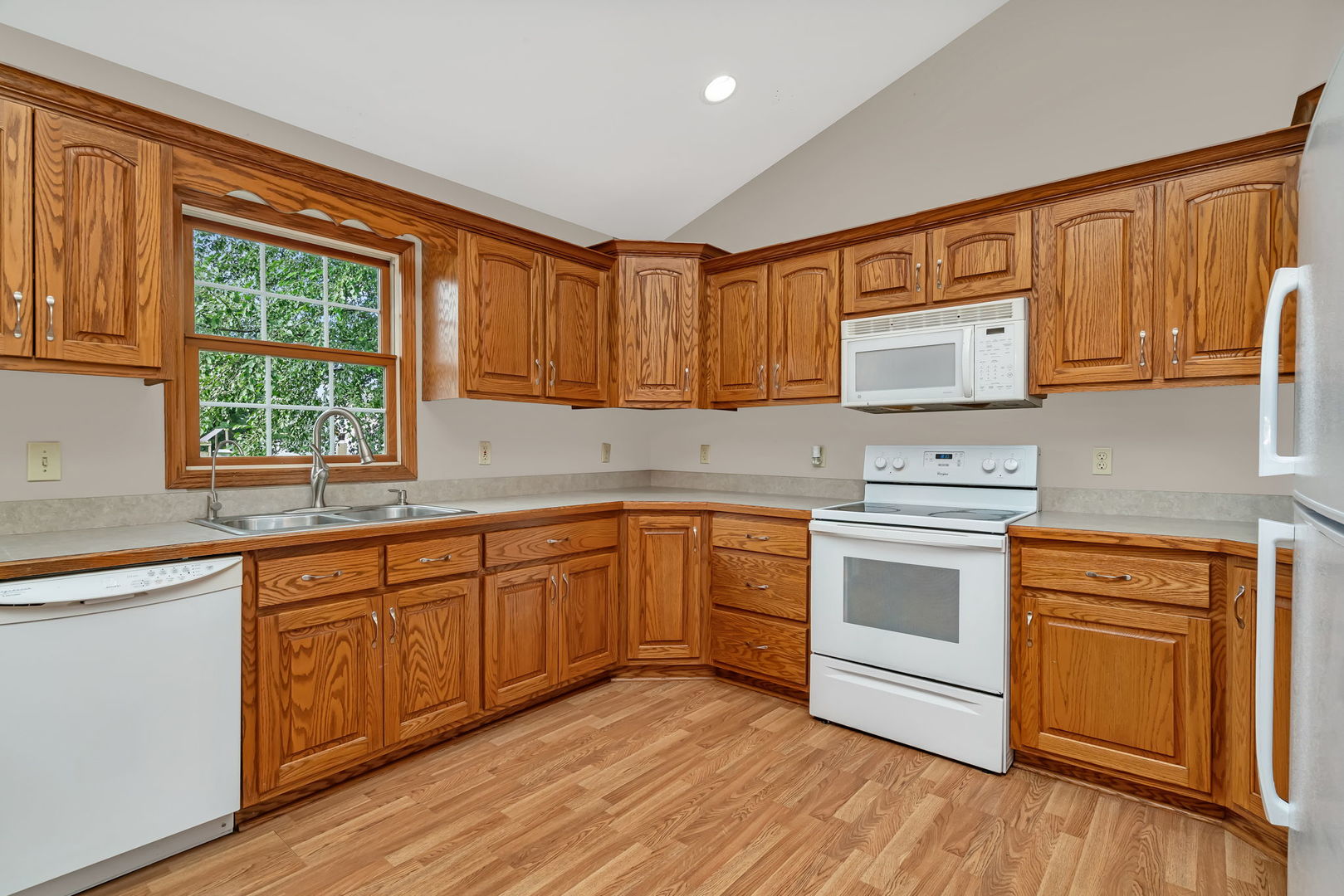 675 E Southmor Road, Morris, IL 60450