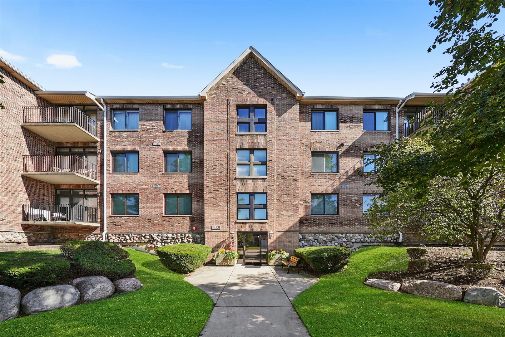 11001 Deblin Lane #203, Oak Lawn, IL 60453