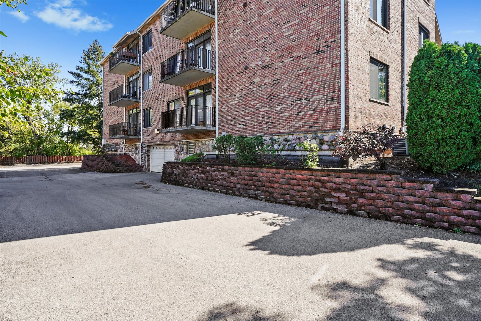 11001 Deblin Lane #203, Oak Lawn, IL 60453