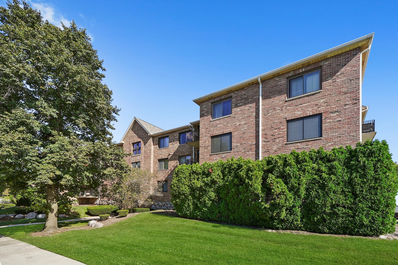 11001 Deblin Lane #203, Oak Lawn, IL 60453
