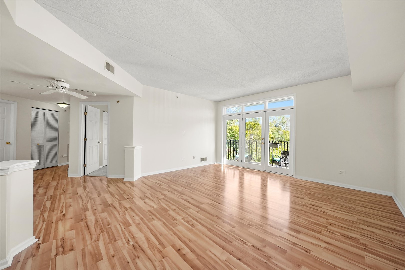 11001 Deblin Lane #203, Oak Lawn, IL 60453