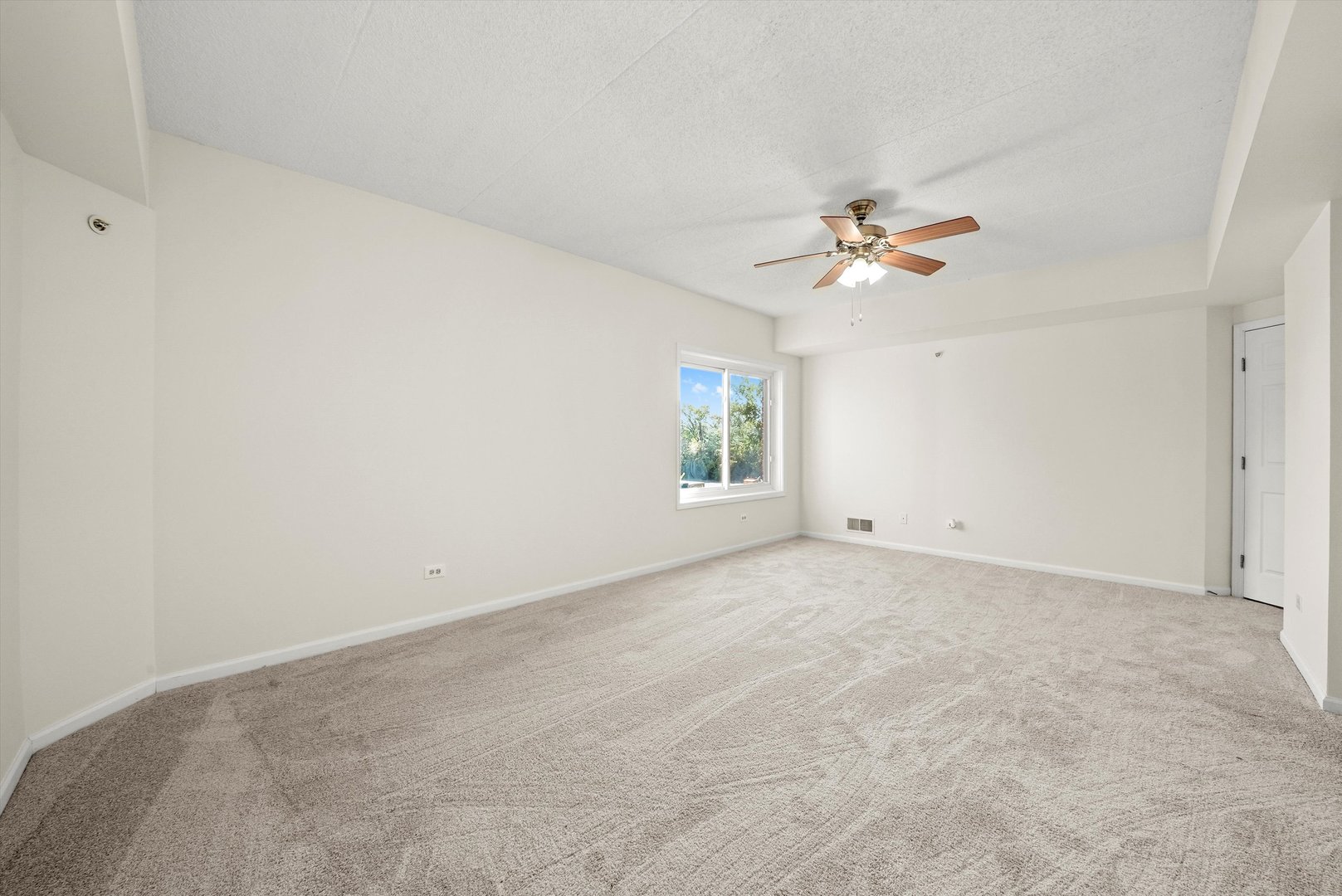 11001 Deblin Lane #203, Oak Lawn, IL 60453