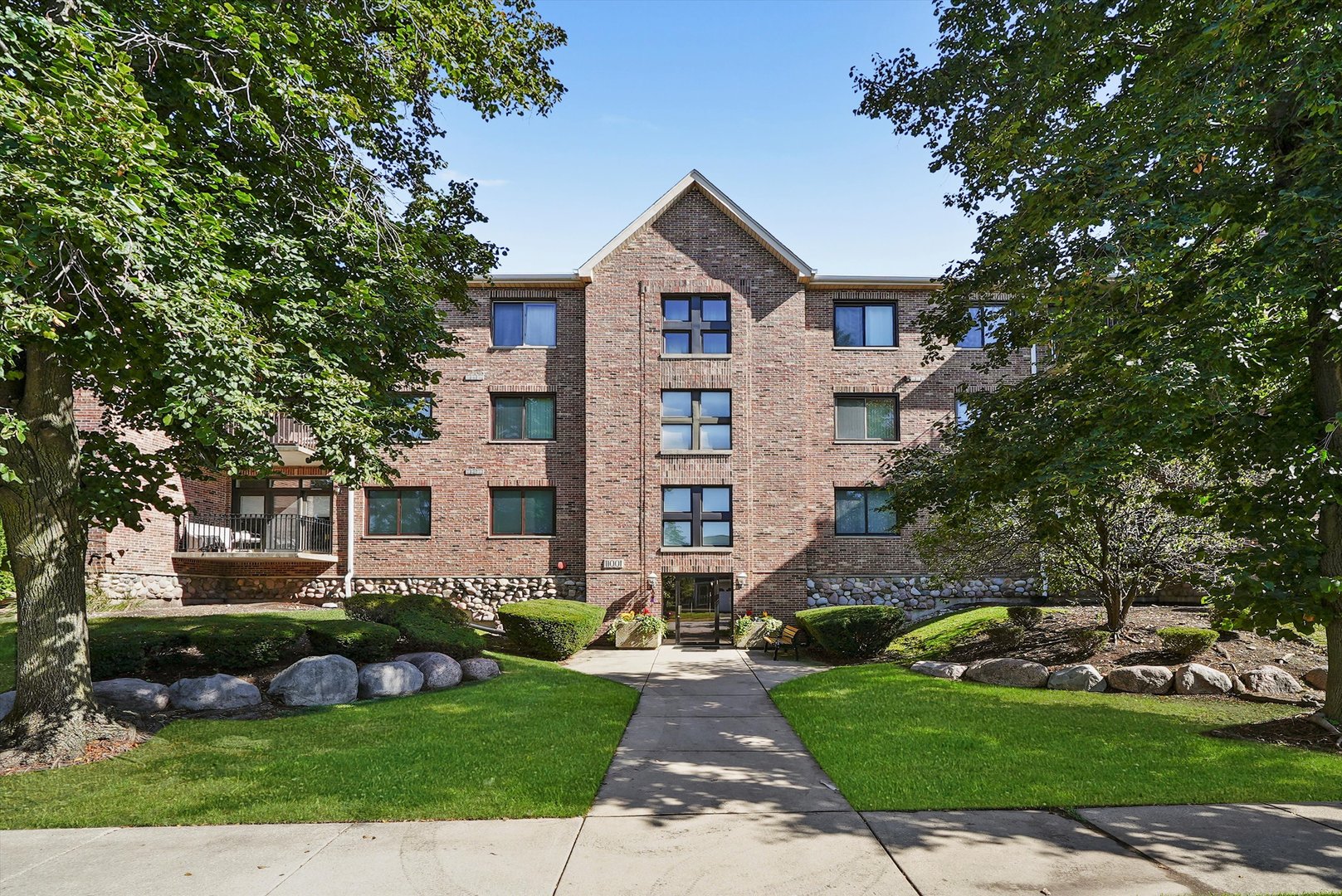 11001 Deblin Lane #203, Oak Lawn, IL 60453