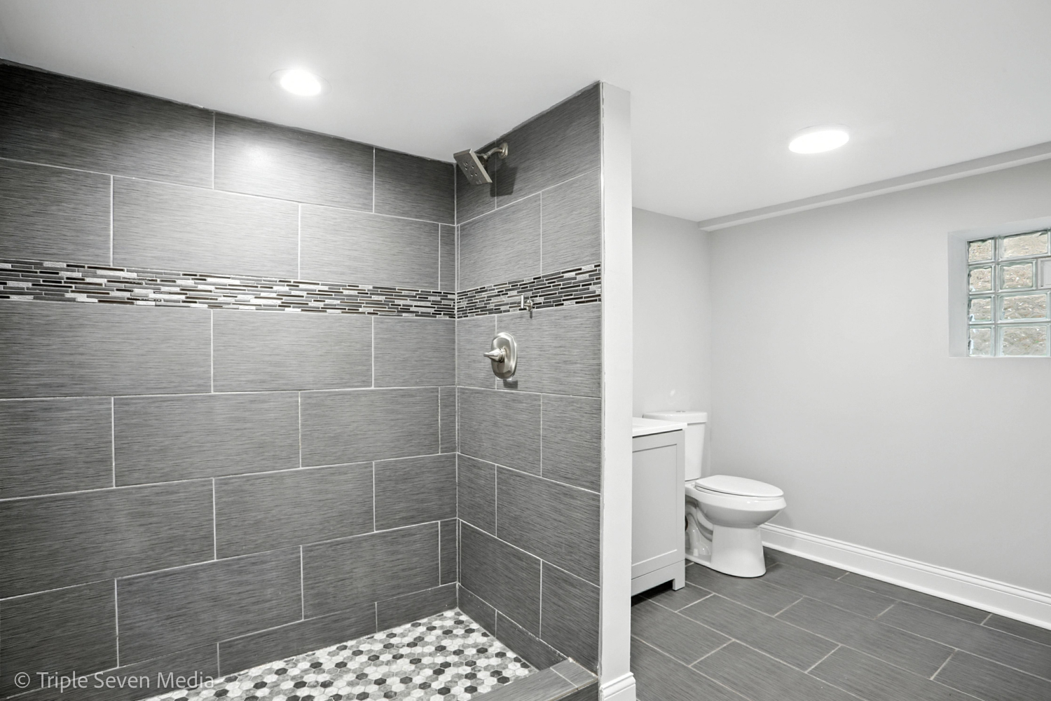 7940 S Perry Avenue, Chicago, IL 60620