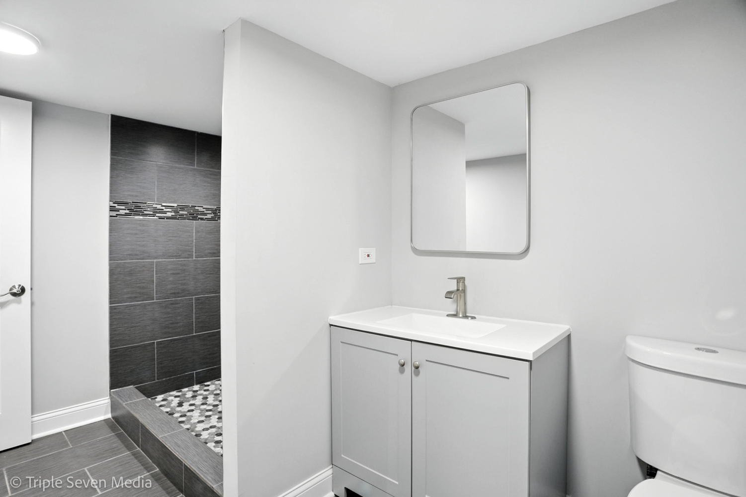 7940 S Perry Avenue, Chicago, IL 60620