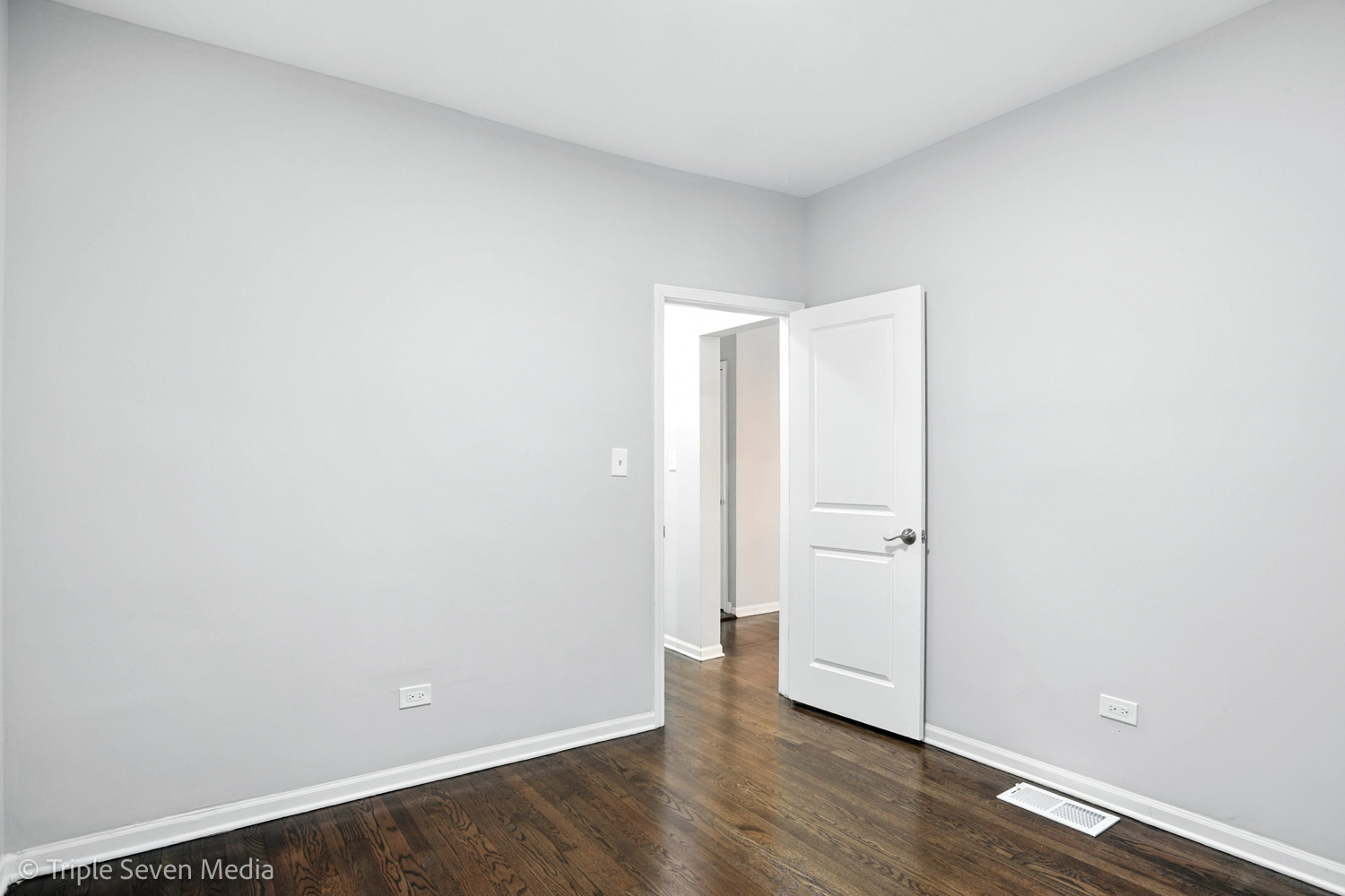 7940 S Perry Avenue, Chicago, IL 60620