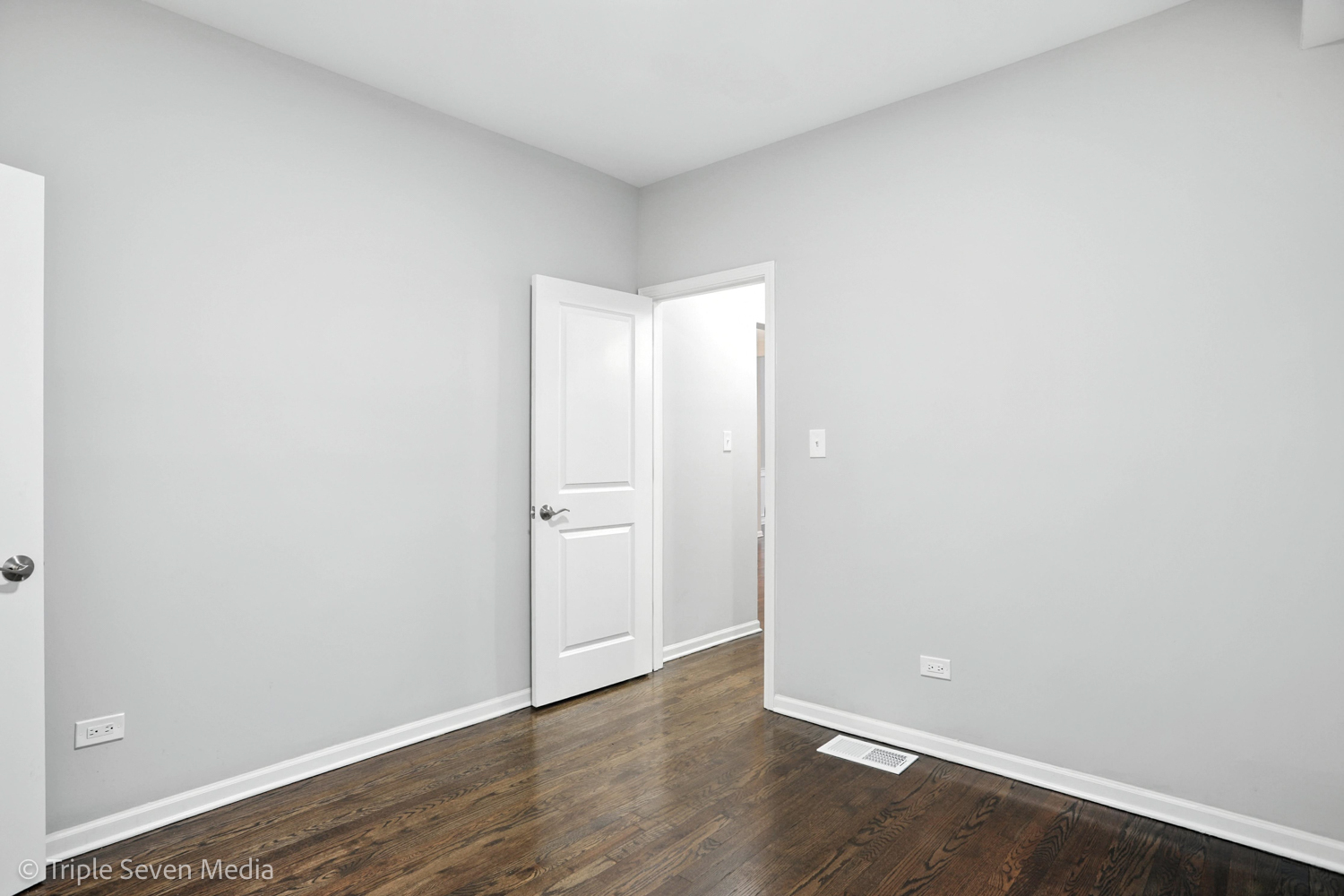 7940 S Perry Avenue, Chicago, IL 60620