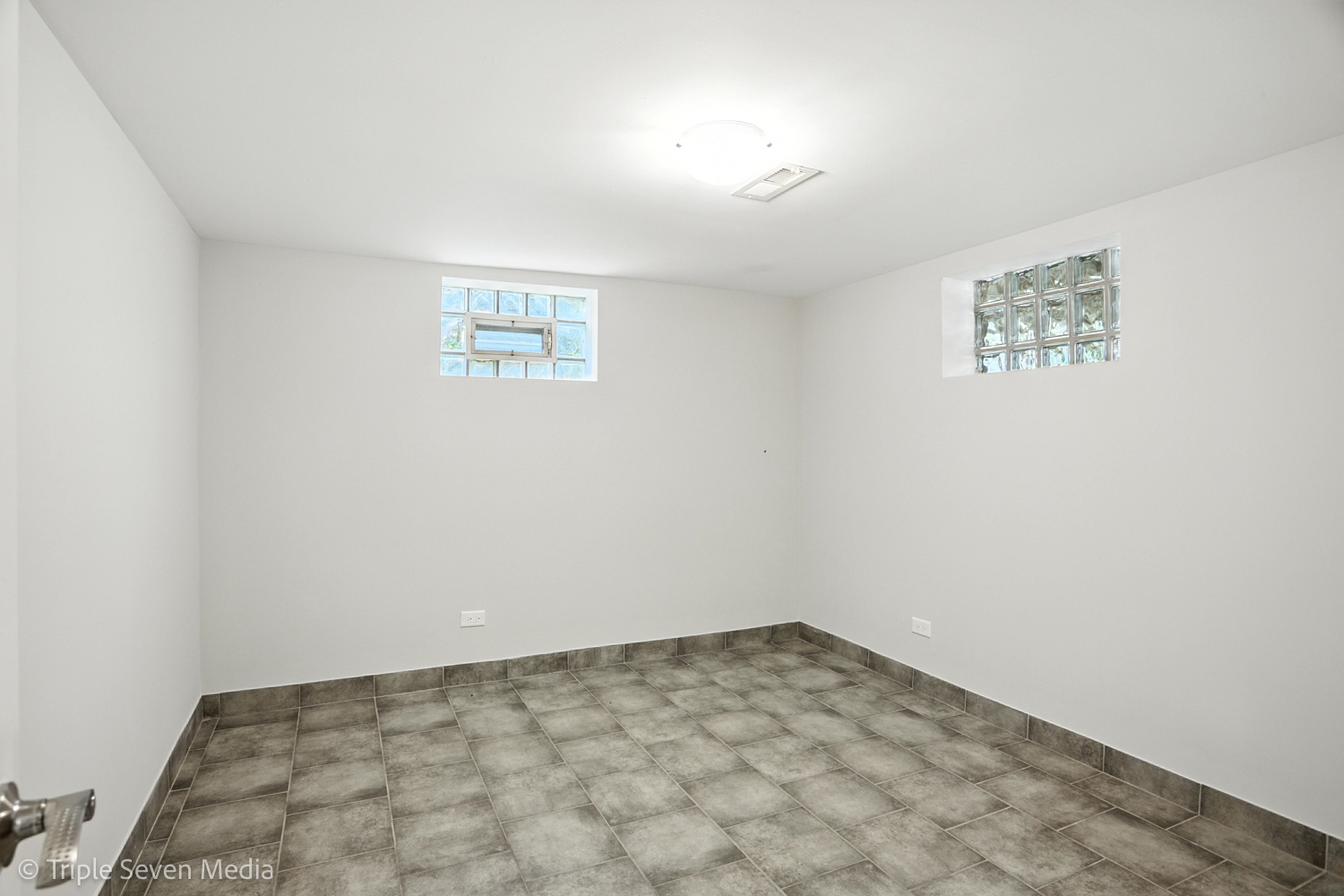 8126 S Wentworth Avenue, Chicago, IL 60620