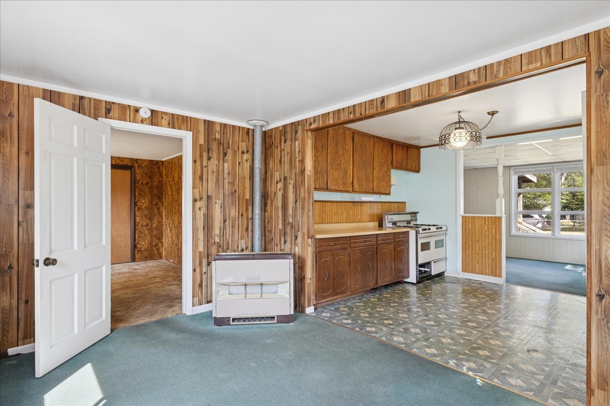 933 Tomahawk Trail, Round Lake Heights, IL 60073