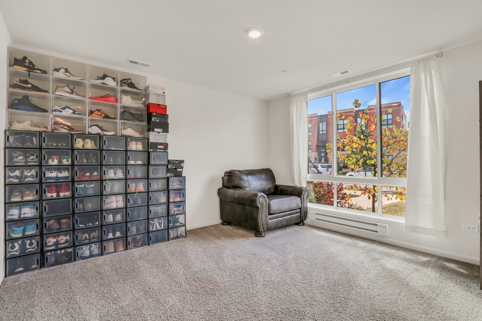 1276 Lakepointe Drive, Schaumburg, IL 60173