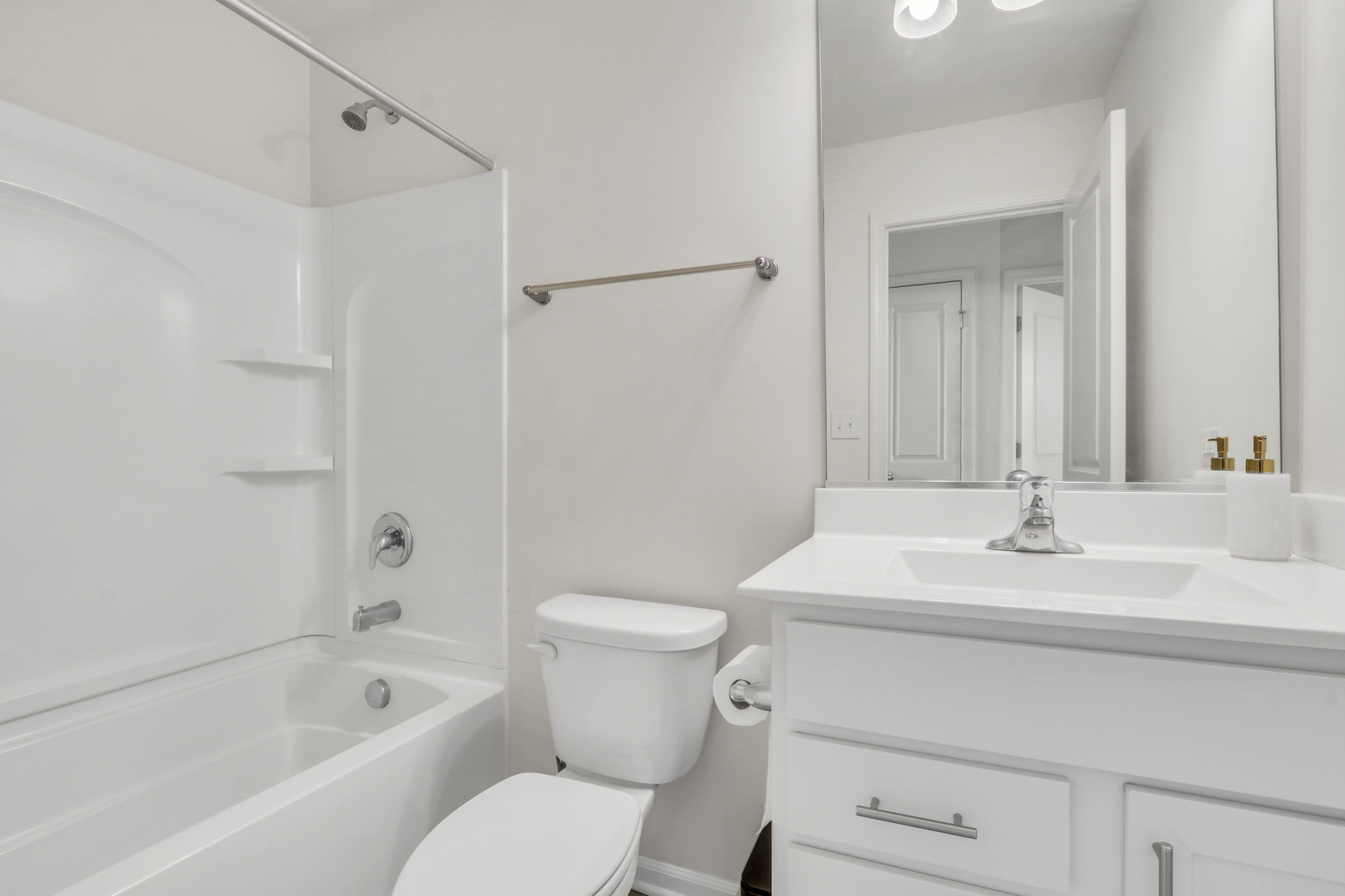 1276 Lakepointe Drive, Schaumburg, IL 60173