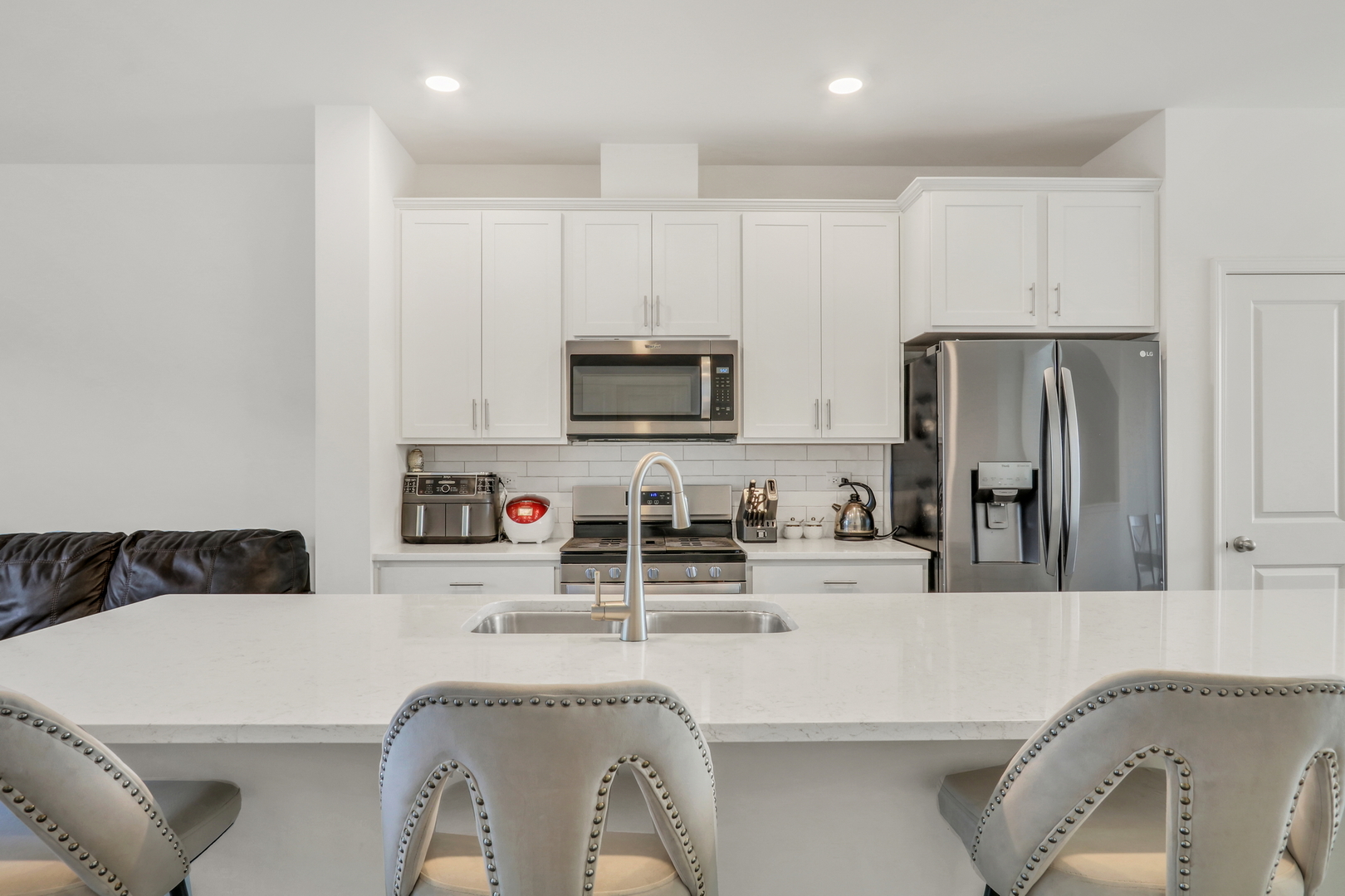 1276 Lakepointe Drive, Schaumburg, IL 60173