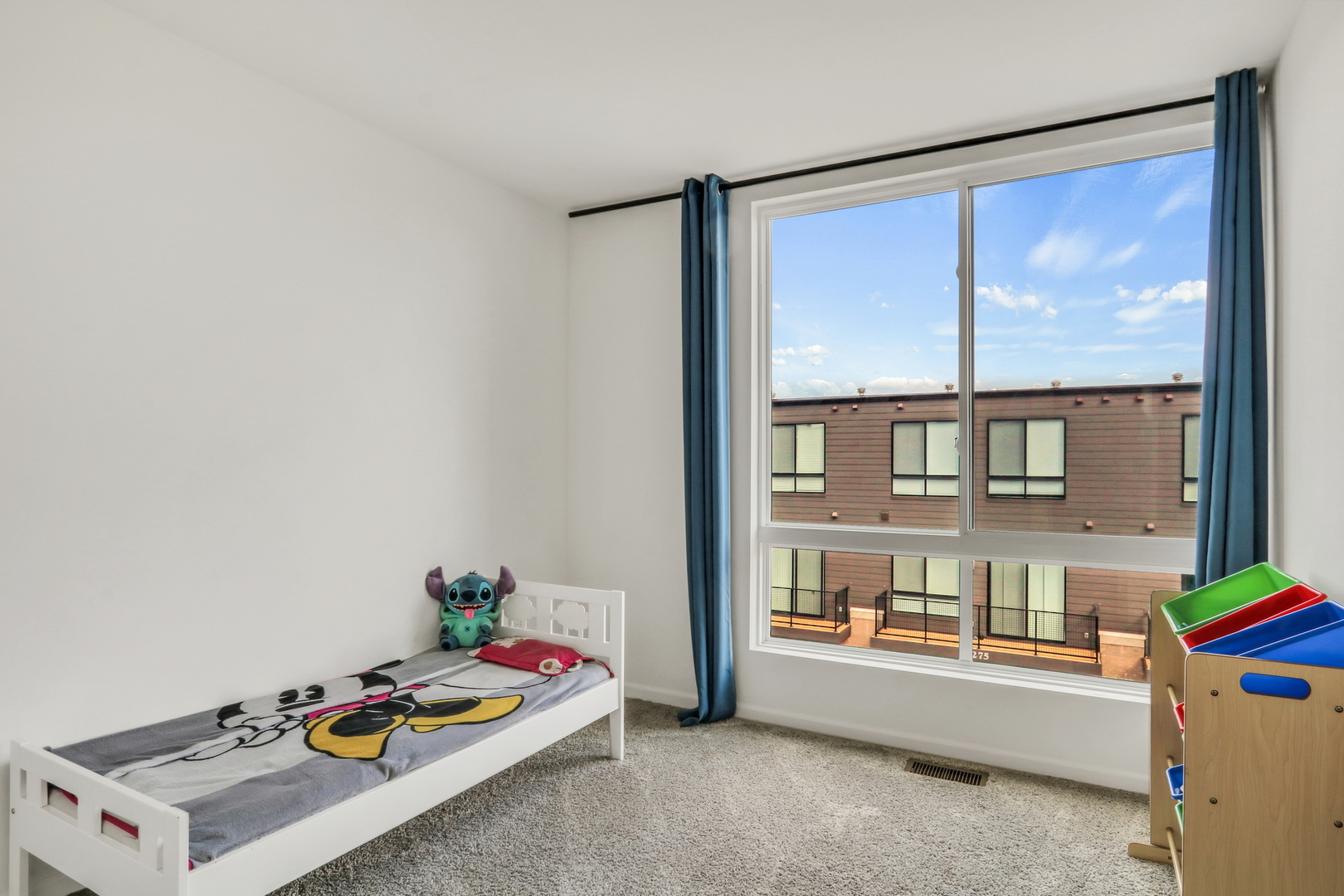 1276 Lakepointe Drive, Schaumburg, IL 60173