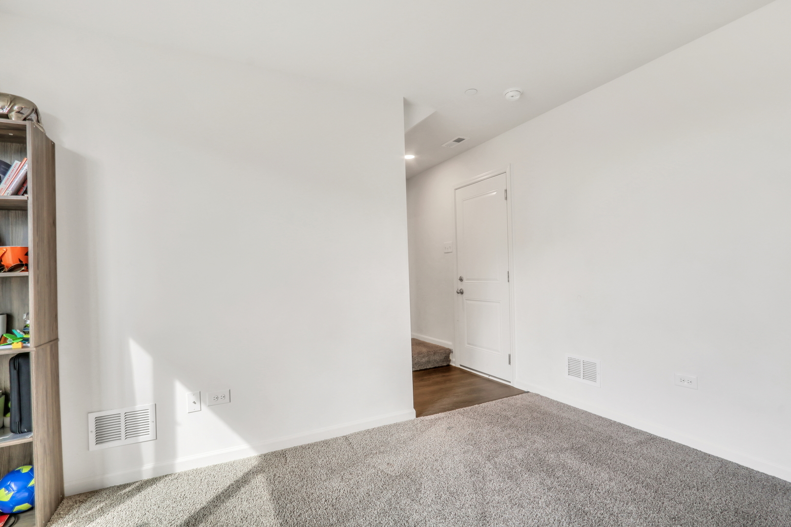 1276 Lakepointe Drive, Schaumburg, IL 60173