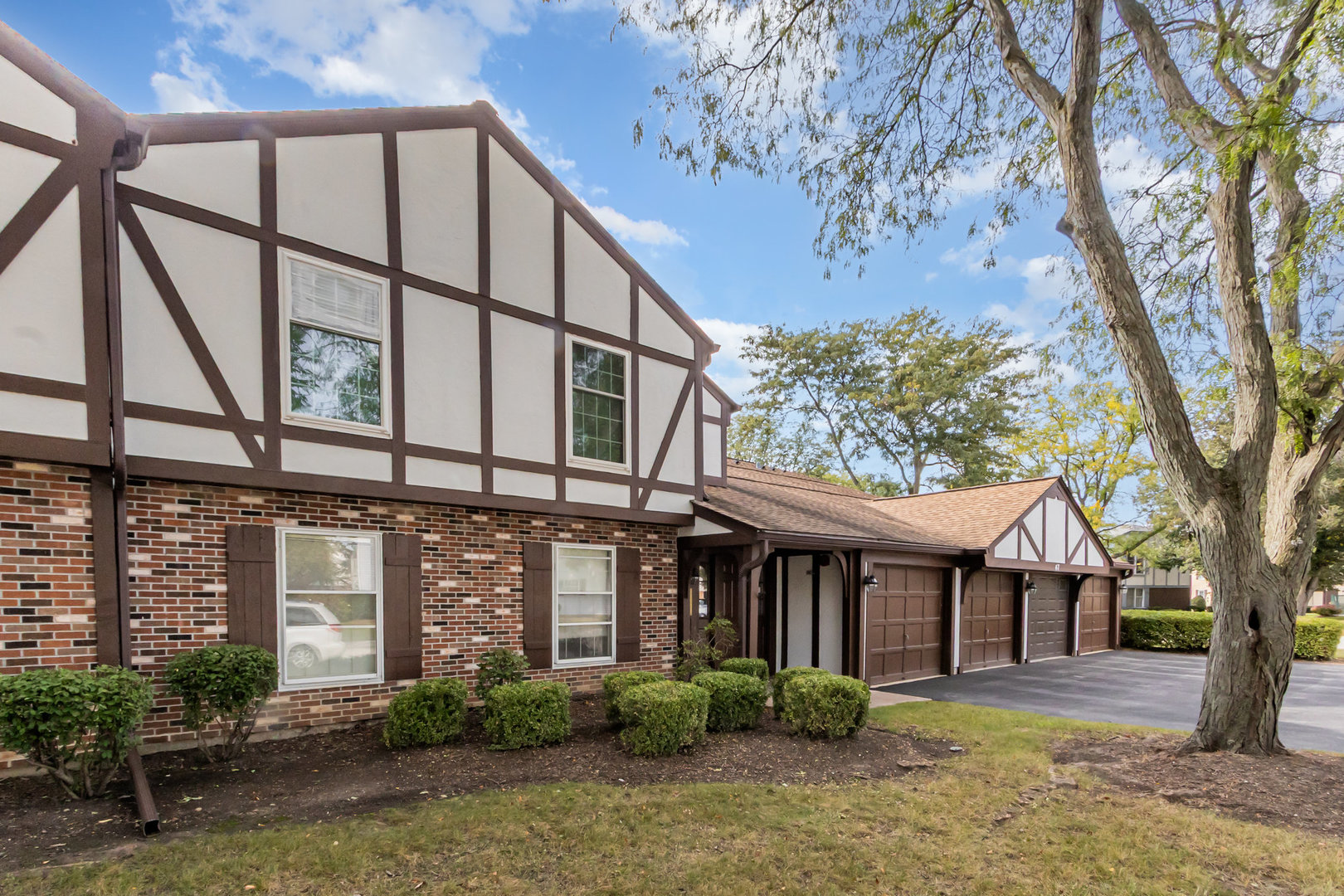 47 Glencoe Court #102D, Naperville, IL 60565