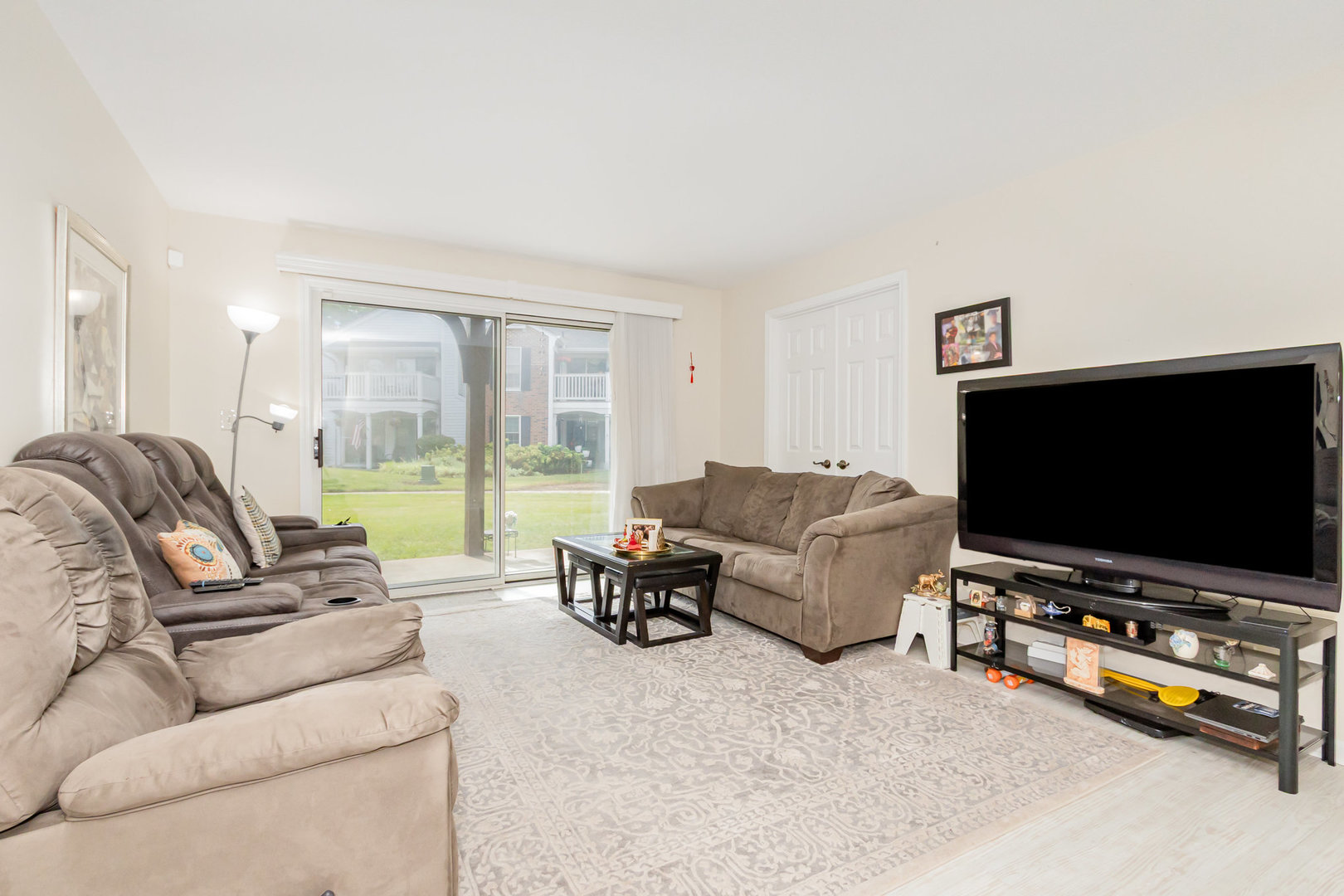 47 Glencoe Court #102D, Naperville, IL 60565