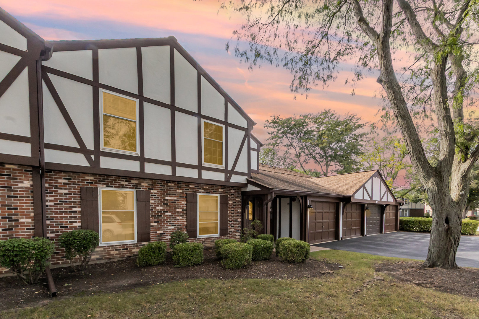 47 Glencoe Court #102D, Naperville, IL 60565