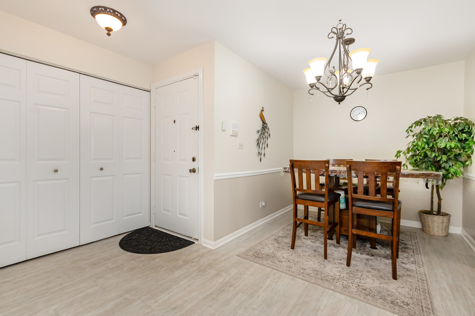 47 Glencoe Court #102D, Naperville, IL 60565