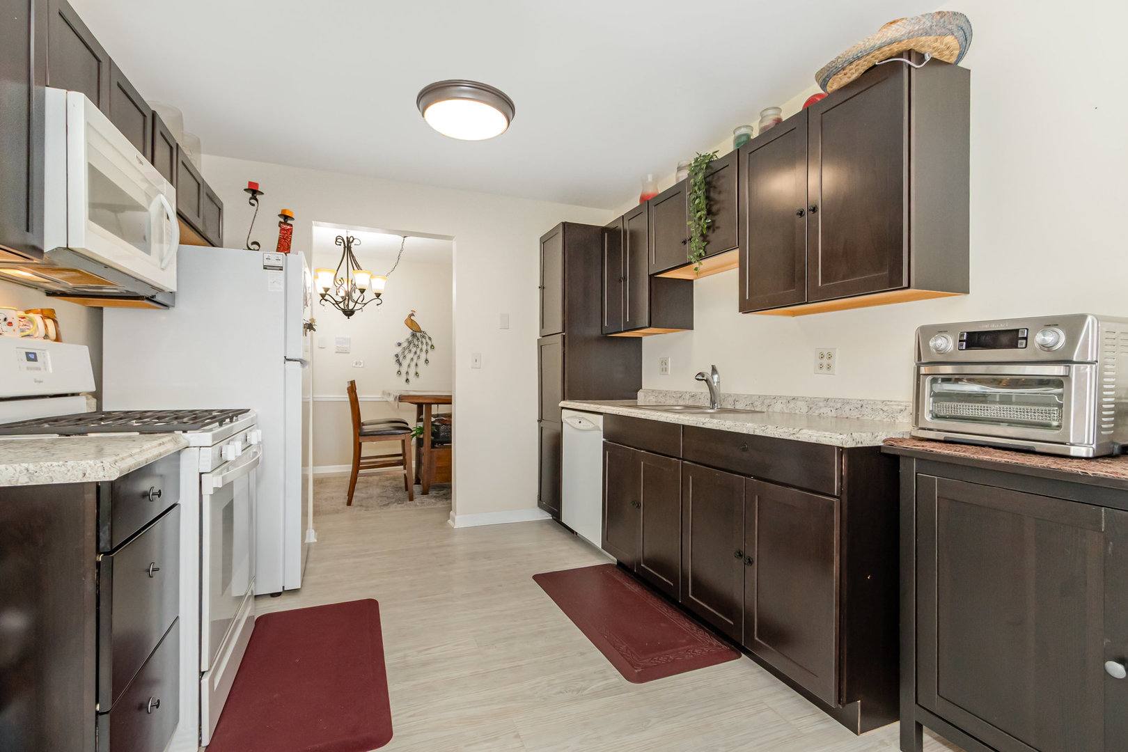 47 Glencoe Court #102D, Naperville, IL 60565