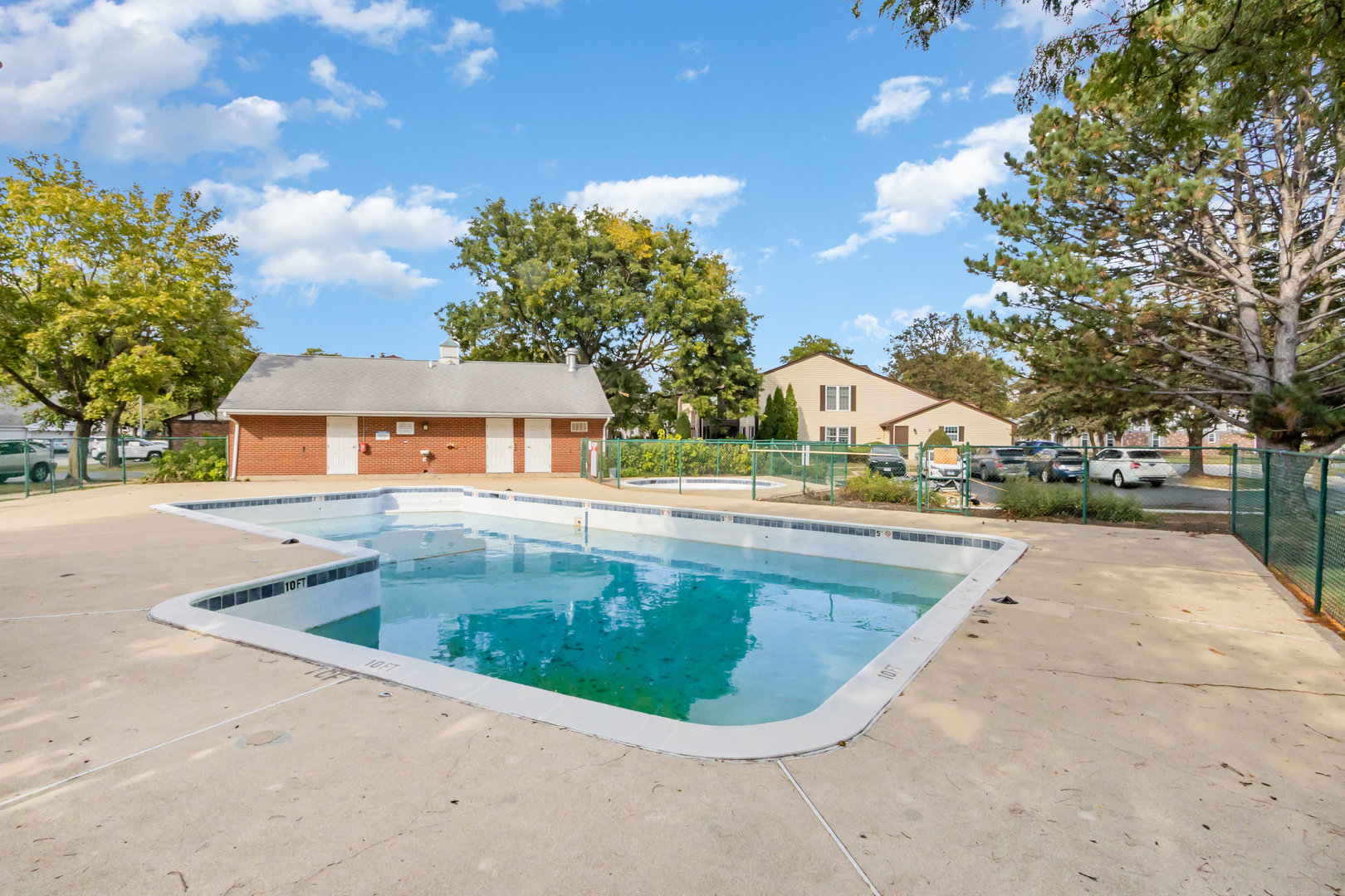 47 Glencoe Court #102D, Naperville, IL 60565
