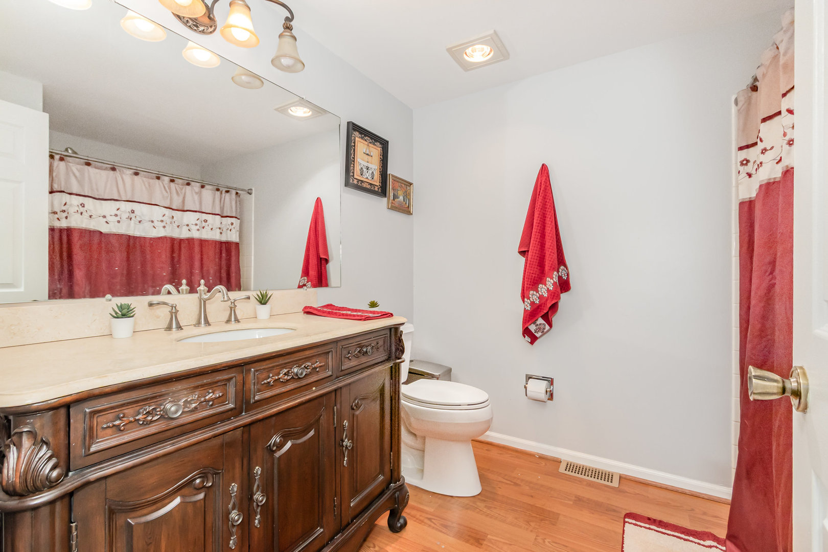 47 Glencoe Court #102D, Naperville, IL 60565