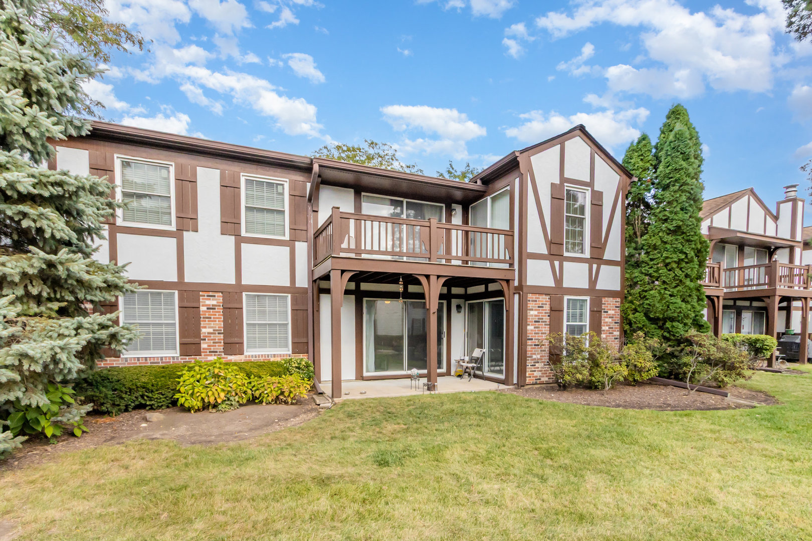 47 Glencoe Court #102D, Naperville, IL 60565