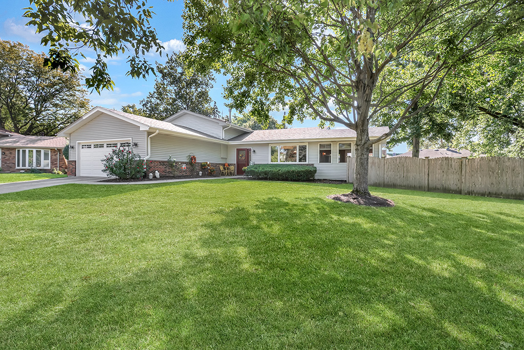 1221 RUNYAN Drive, Lockport, IL 60441