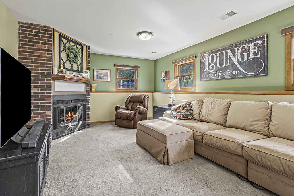 1221 RUNYAN Drive, Lockport, IL 60441