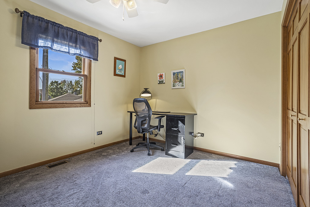 1221 RUNYAN Drive, Lockport, IL 60441