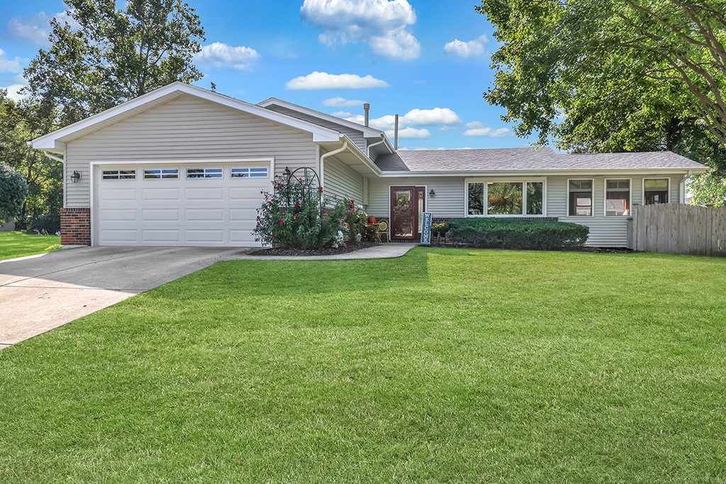 1221 RUNYAN Drive, Lockport, IL 60441