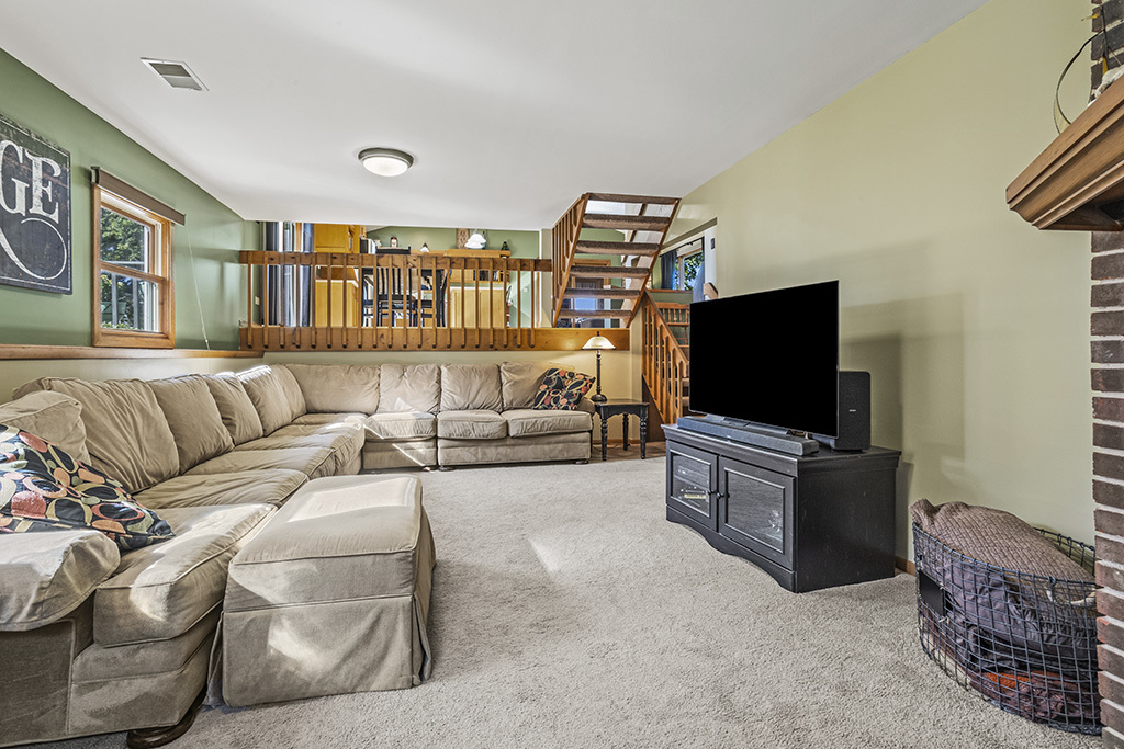 1221 RUNYAN Drive, Lockport, IL 60441