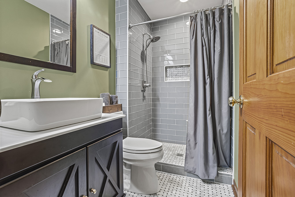 1221 RUNYAN Drive, Lockport, IL 60441