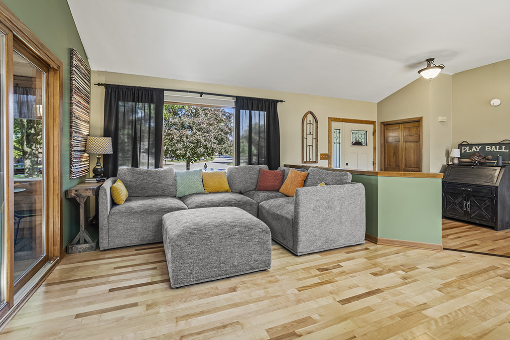 1221 RUNYAN Drive, Lockport, IL 60441