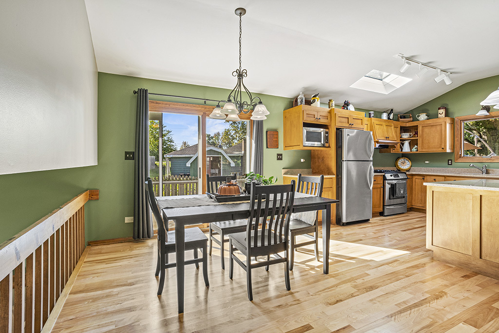 1221 RUNYAN Drive, Lockport, IL 60441