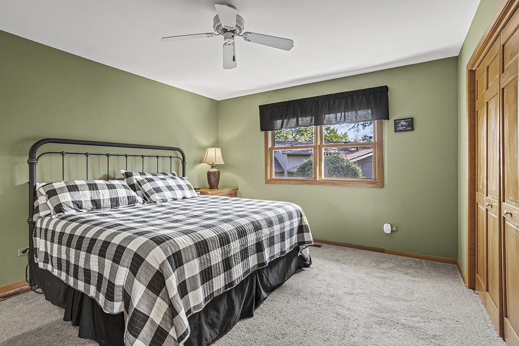 1221 RUNYAN Drive, Lockport, IL 60441