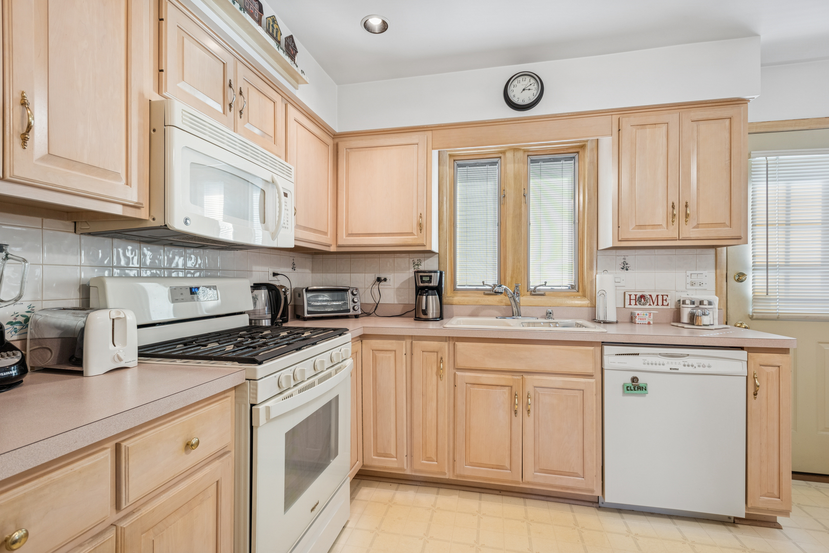 1725 Sycamore Street, Des Plaines, IL 60018