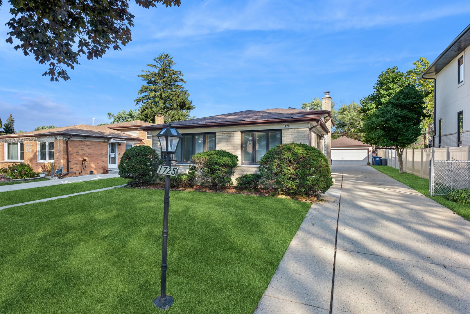 1725 Sycamore Street, Des Plaines, IL 60018