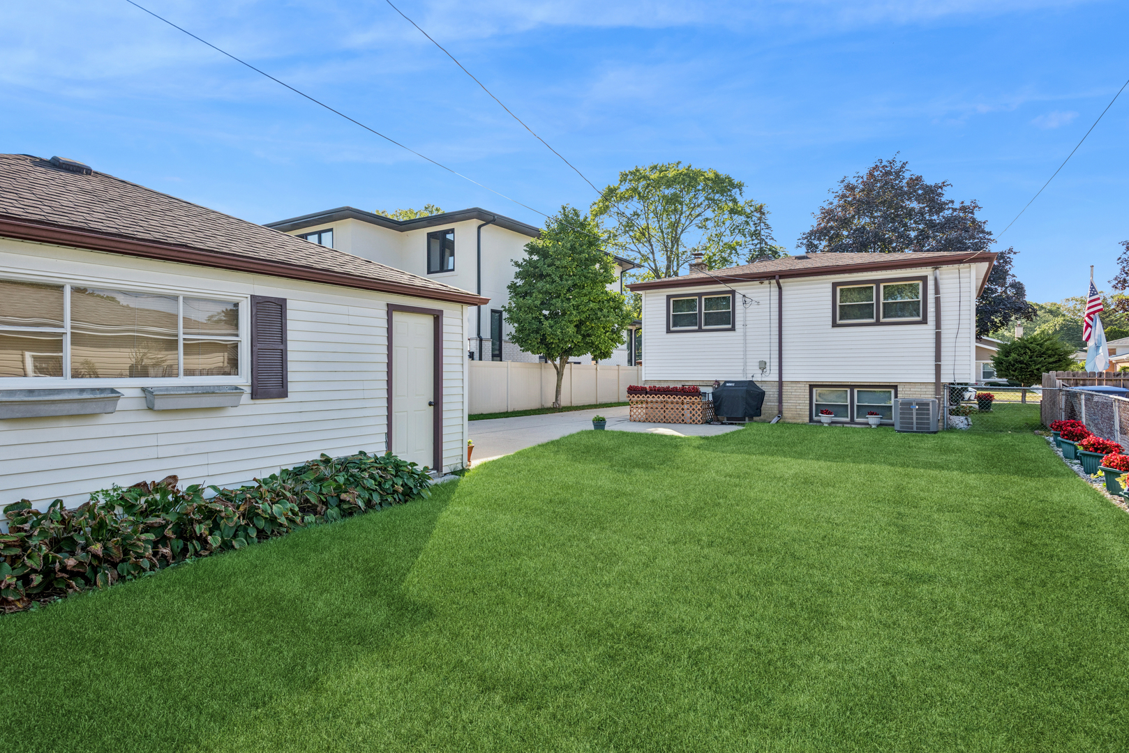 1725 Sycamore Street, Des Plaines, IL 60018