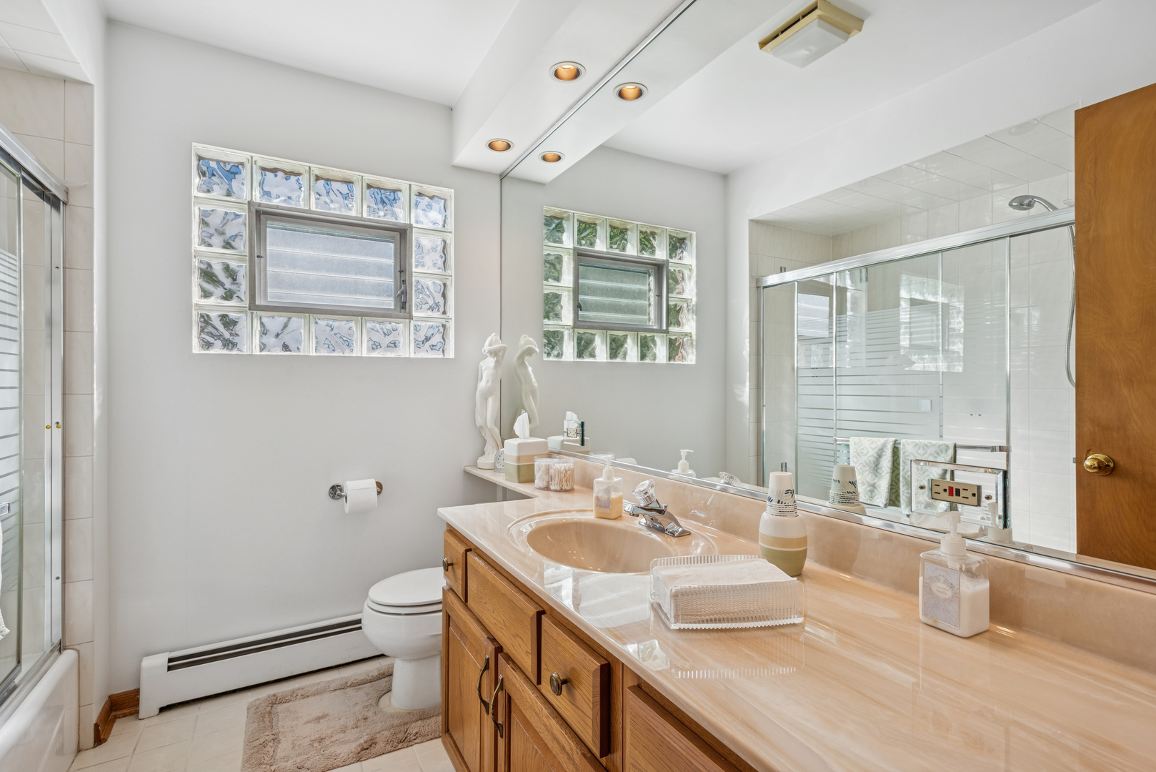 1725 Sycamore Street, Des Plaines, IL 60018