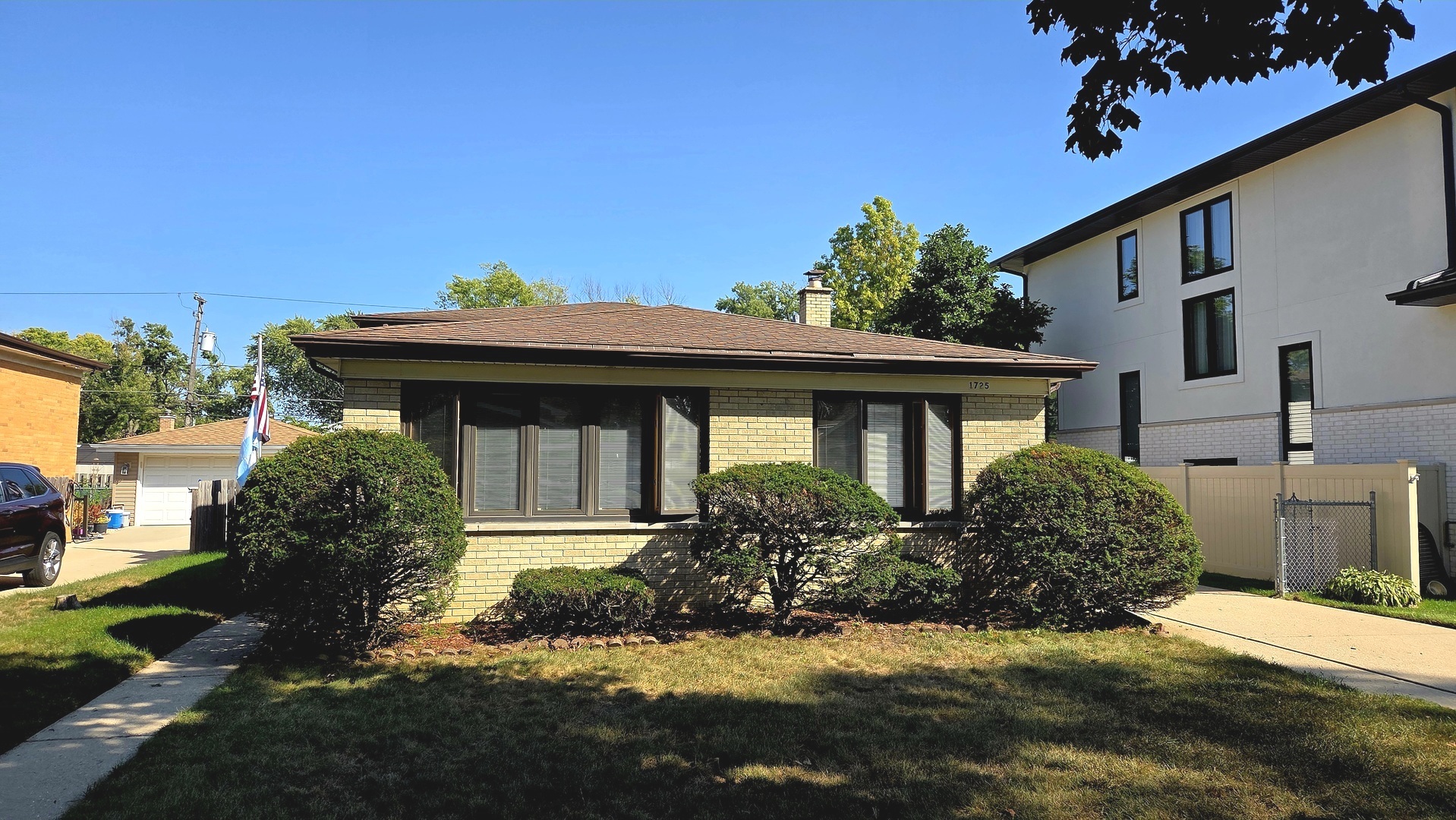 1725 Sycamore Street, Des Plaines, IL 60018