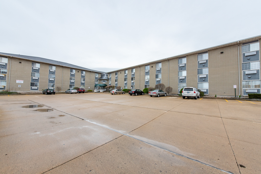 3305 Sunset Avenue #217, Waukegan, IL 60087