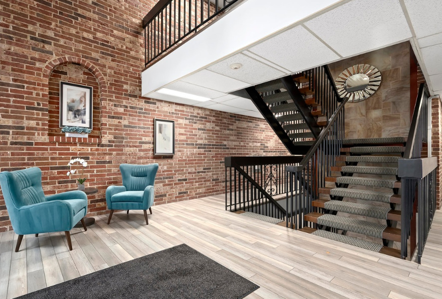 4900 Forest Avenue #201, Downers Grove, IL 60515
