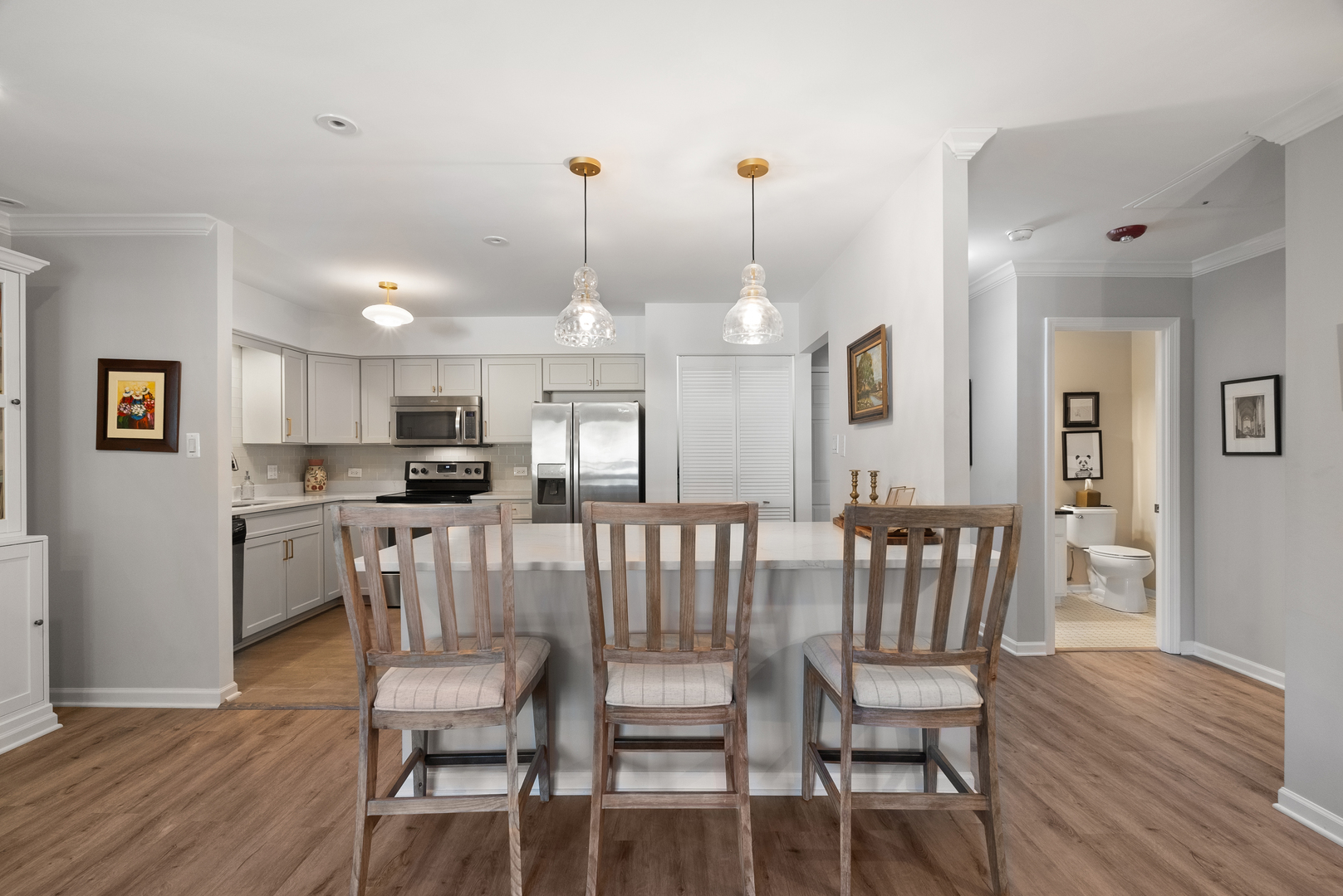 4900 Forest Avenue #201, Downers Grove, IL 60515