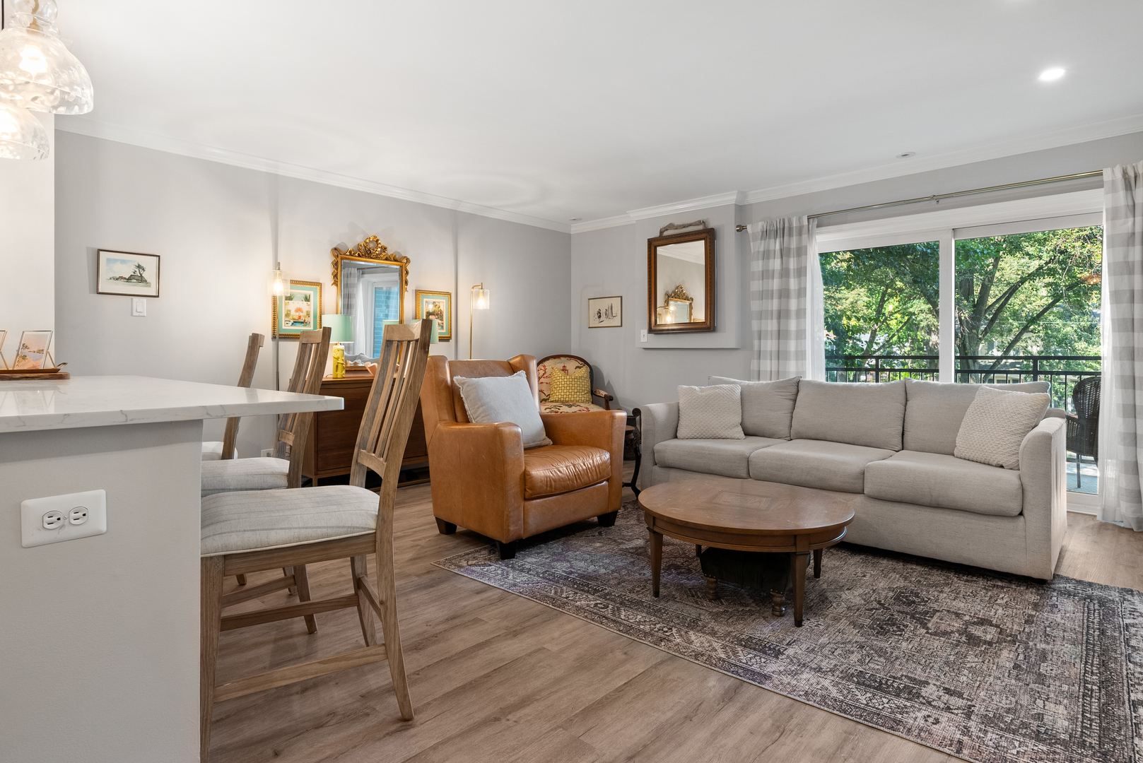 4900 Forest Avenue #201, Downers Grove, IL 60515
